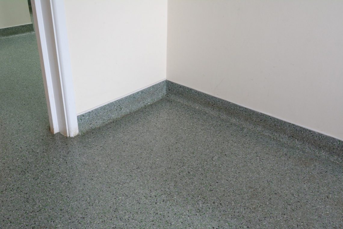 Seamless floor finish between floor and wall-seamless floor